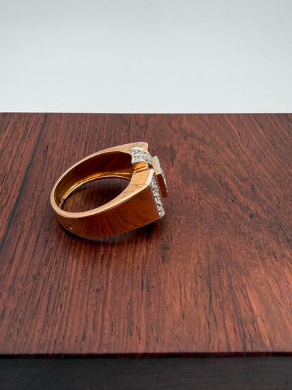 18K (750) yellow gold and platinum tank ring
(eagle...