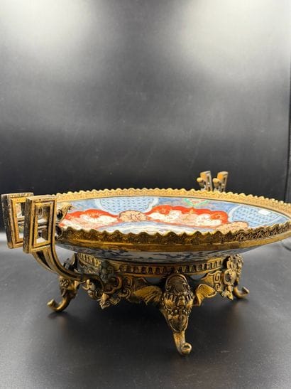 Imari porcelain bowl
with polychrome decoration...