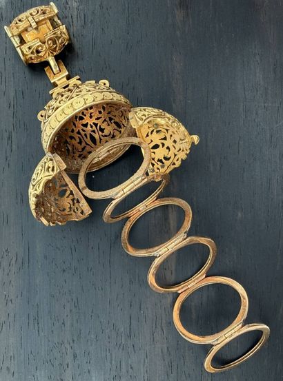 Sautoir in 18k (750) yellow gold and its...