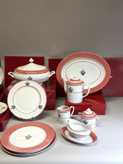 CARTIER
Service de table en porcelaine de...