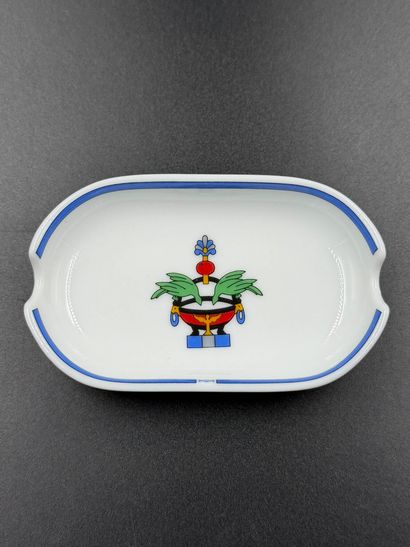 CARTIER
Cendrier en porcelaine de Limoges...