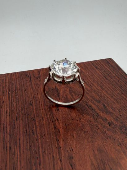 Platinum ring,
set with a round old-cut diamond...