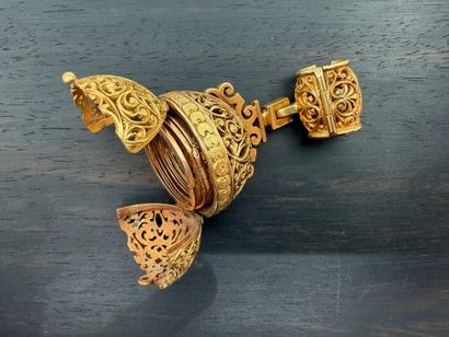 Sautoir in 18k (750) yellow gold and its...