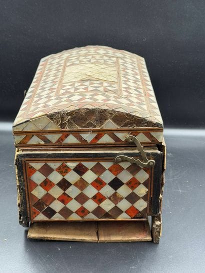 Ottoman box
rectangular shape with domed...