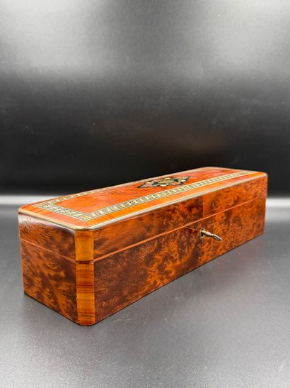 Box
in burr veneer, blackened wood, mother-of-pearl...