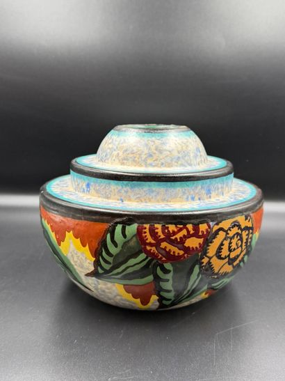 D'Argyl
Vase à panse en demie-sphère et cylindrique...