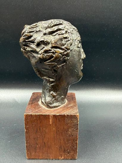 Blasco Mentor, 1919-2003
Femme au chignon
Bronze,...