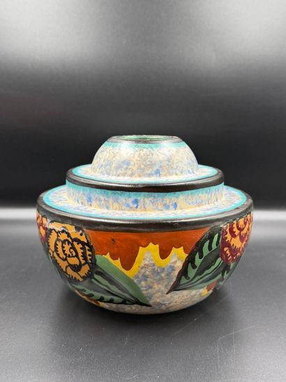 D'Argyl
Vase à panse en demie-sphère et cylindrique...