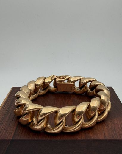18k (750) yellow gold bracelet
with forçat...