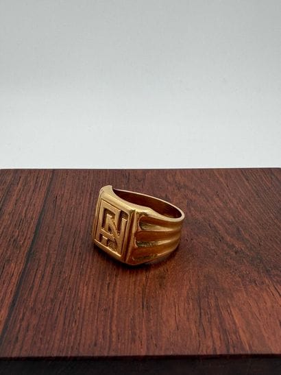 Ring in 18K (750) yellow gold
(eagle head)...