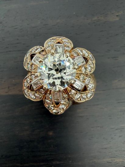 Cocktail ring in 18K (750) gold,
set with...