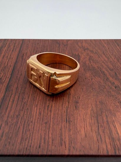 18K (750) yellow gold signet ring
(eagle...