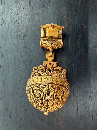 Sautoir in 18k (750) yellow gold and its...