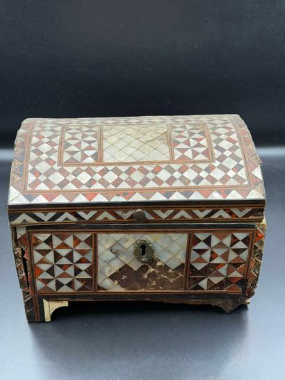 Ottoman box
rectangular shape with domed...