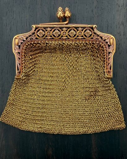 Small coin purse in 18K (750) yellow gold.
Chased...