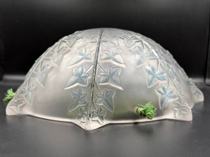 René LALIQUE (1860-1945) 
Plafonnier vasque...