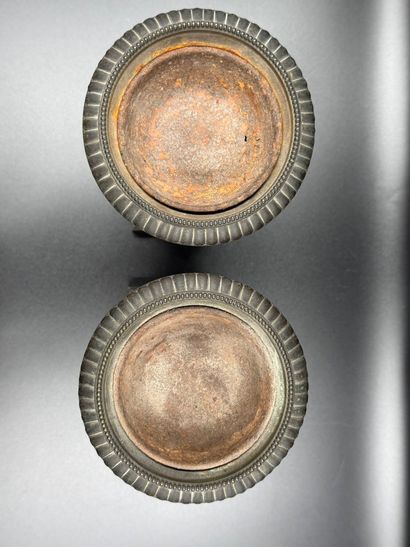 Pair of bronze cassolettes
featuring Medici...