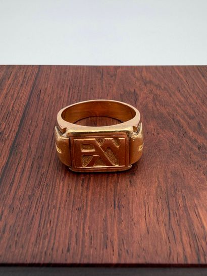 18K (750) yellow gold signet ring
(eagle...