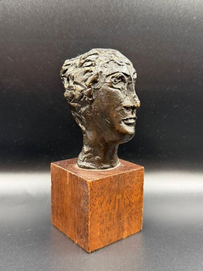 Blasco Mentor, 1919-2003
Femme au chignon
Bronze,...