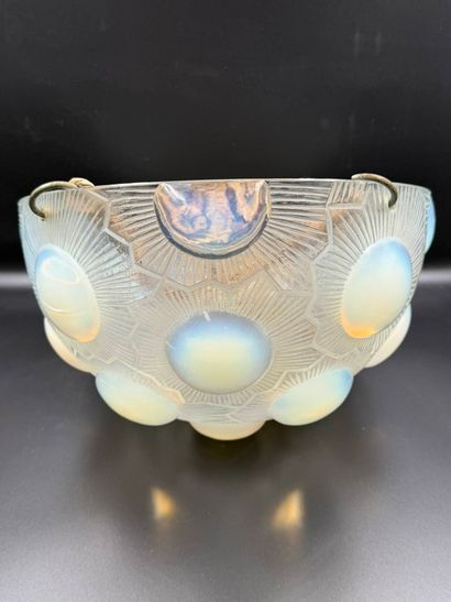 René LALIQUE (1860 – 1945)
Plafonnier vasque...