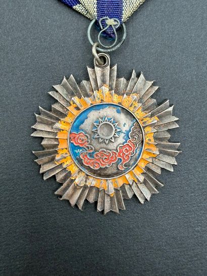 CHINA, Yunan - Yunnan Military Medal
in partially...