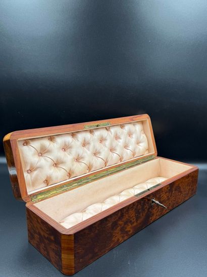 Box
in burr veneer, blackened wood, mother-of-pearl...