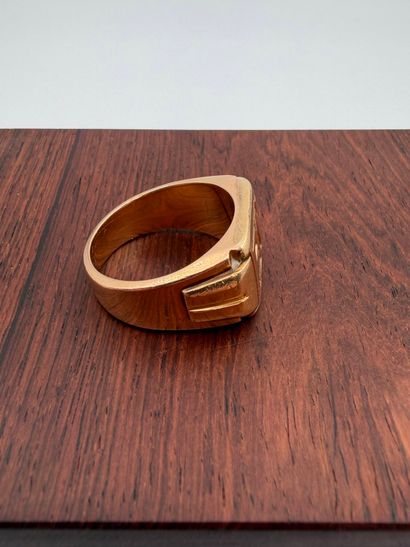 18K (750) yellow gold signet ring
(eagle...