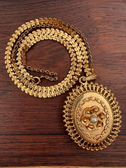18K (750) yellow gold keepsake medallion...