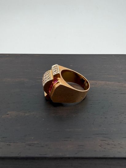 18K (750) yellow gold tank ring
adorned with...