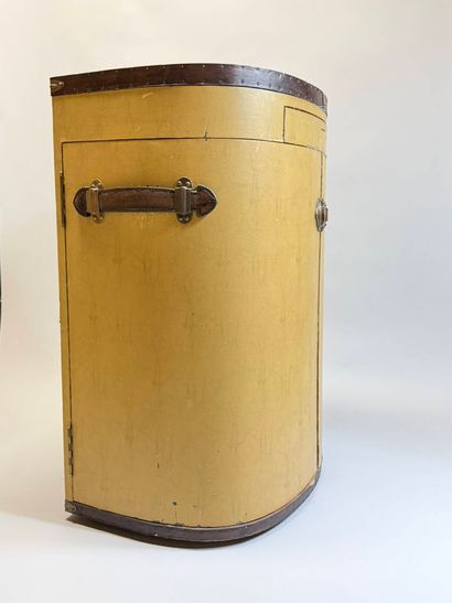 STARBAY
Art Deco dressing table in the form...