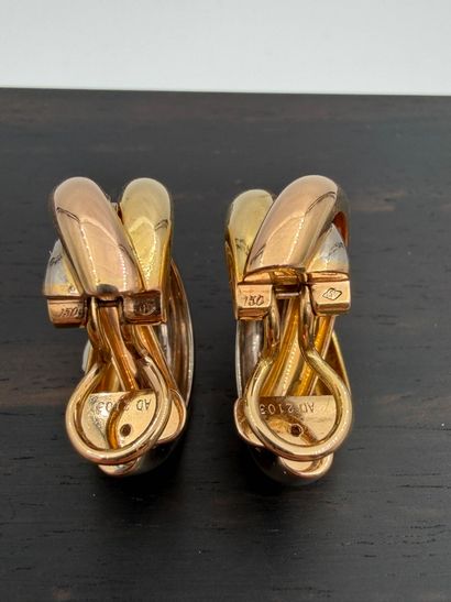 CARTIER
Pair of ear clips in three colored...