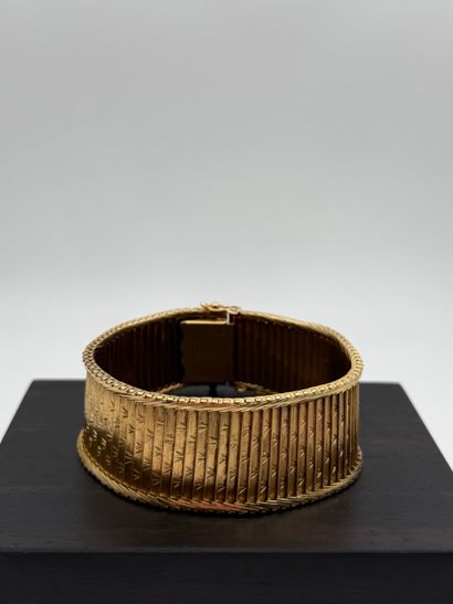 Beautiful bracelet in 18k (750) yellow gold
with...