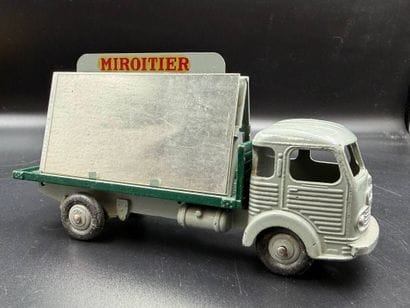 DINKY TOYS FRANCE-33C
Simca 