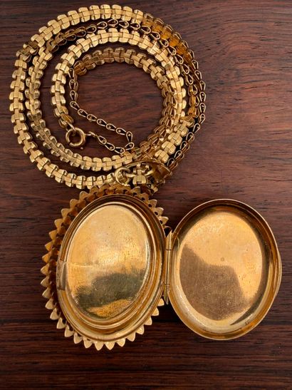 18K (750) yellow gold keepsake medallion...