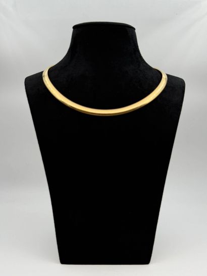 Necklace in 18k (750) yellow gold
with omega...
