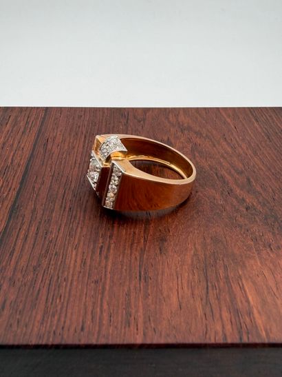 18K (750) yellow gold and platinum tank ring
(eagle...