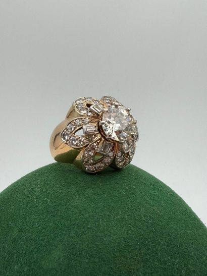 Cocktail ring in 18K (750) gold,
set with...