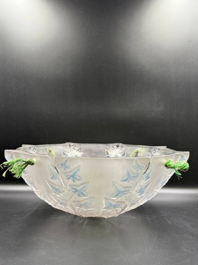 René LALIQUE (1860-1945) 
Plafonnier vasque...