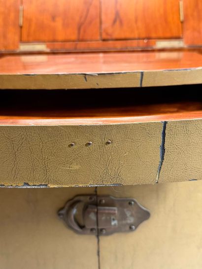 STARBAY
Art Deco dressing table in the form...