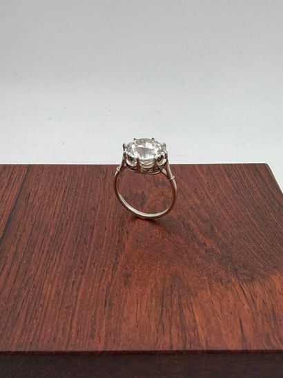 Platinum ring,
set with a round old-cut diamond...