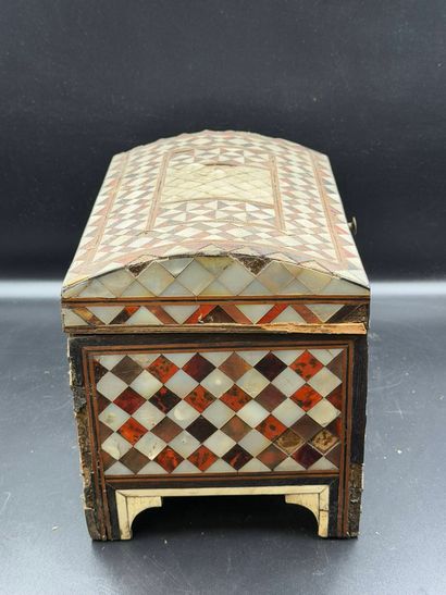 Ottoman box
rectangular shape with domed...