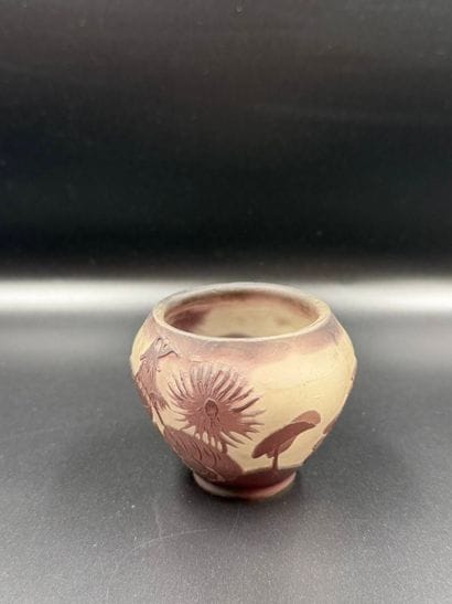 TRAVAIL FRANÇAIS
Vase à corps ovoïde légèrement...