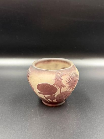 TRAVAIL FRANÇAIS
Vase à corps ovoïde légèrement...