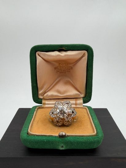 Cocktail ring in 18K (750) gold,
set with...