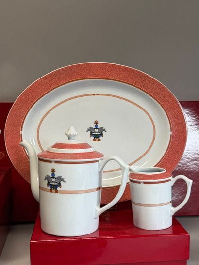 CARTIER
Service de table en porcelaine de...