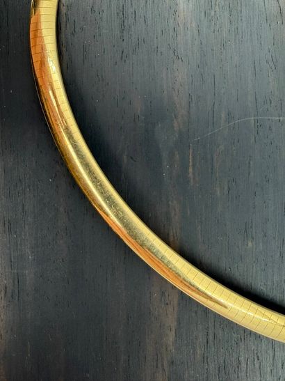 Necklace in 18k (750) yellow gold
with omega...
