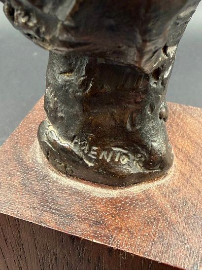 Blasco Mentor, 1919-2003
Femme au chignon
Bronze,...