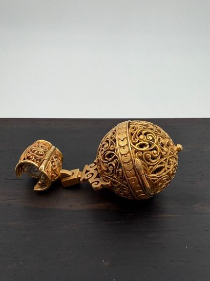Sautoir in 18k (750) yellow gold and its...