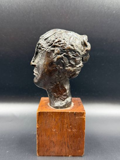 Blasco Mentor, 1919-2003
Femme au chignon
Bronze,...
