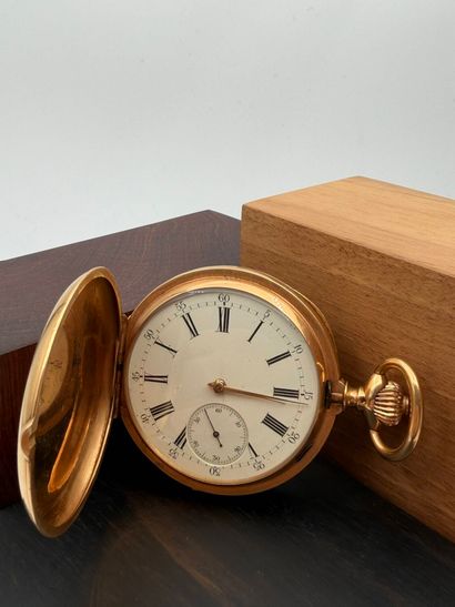 Pocket watch in 18K (750) yellow gold,
White...